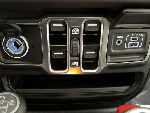 Used 2024 Jeep Wrangler Unlimited Sahara AWD/4WD image 52
