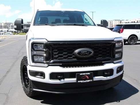 Used 2025 Ford F250 XLT w/ Black Appearance Package AWD/4WD image 3