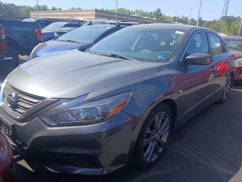 Used 2018 Nissan Altima 2.5 SR w/ SR Special Edition FWD image 2