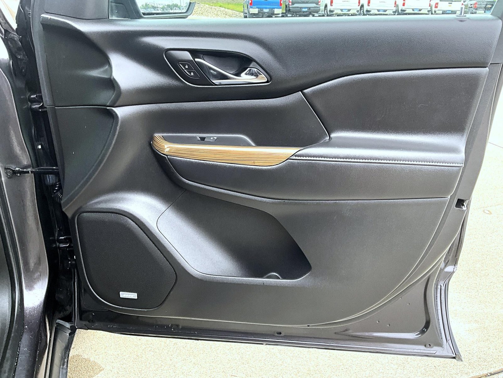 Used 2017 GMC Acadia SLE FWD image 22