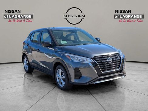 New 2025 Nissan Kicks Play S FWD image 3