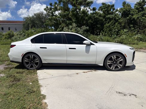 Certified 2023 BMW 740i RWD image 3