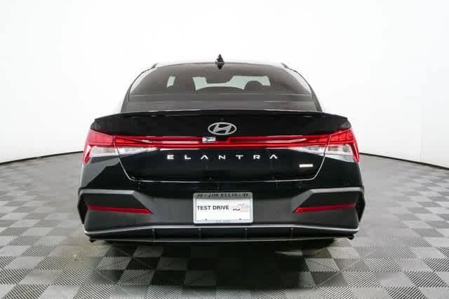 New 2026 Hyundai Elantra SEL FWD image 5