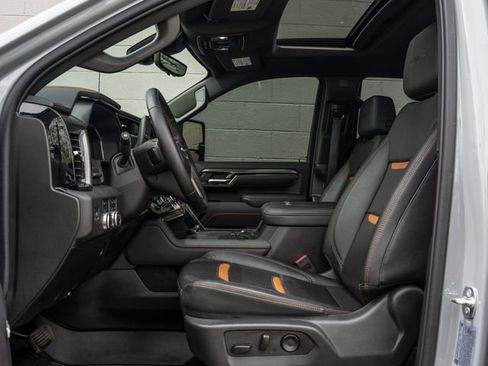 Used 2025 GMC Sierra 2500 AT4 w/ Technology Package AWD/4WD image 17