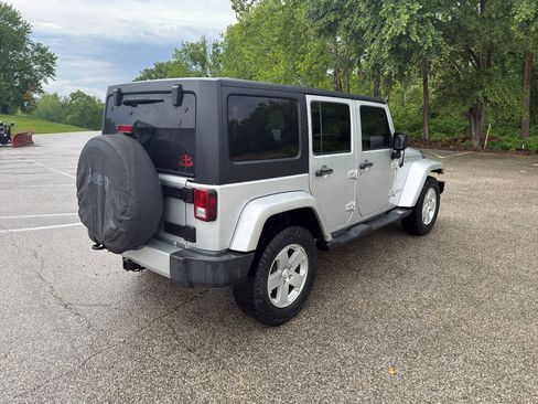 Used 2012 Jeep Wrangler Unlimited Sahara w/ Connectivity Group AWD/4WD image 6