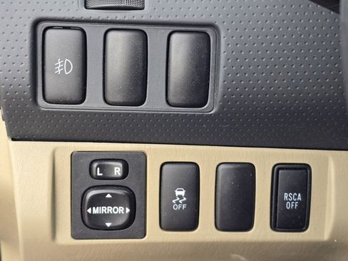 Used 2011 Toyota Tacoma 4x4 Double Cab w/ SR5 Pkg #2 image 11