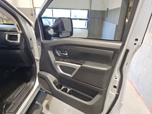 Used 2021 Nissan Titan SV w/ SV Convenience Package image 24