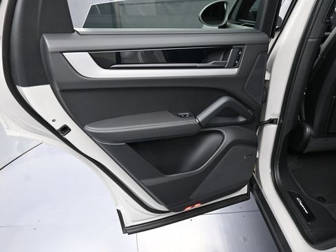 Certified 2026 Porsche Cayenne E-Hybrid AWD/4WD image 23