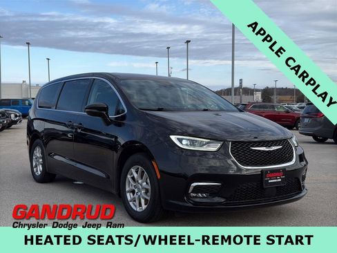 Used 2024 Chrysler Pacifica Touring-L FWD image 1