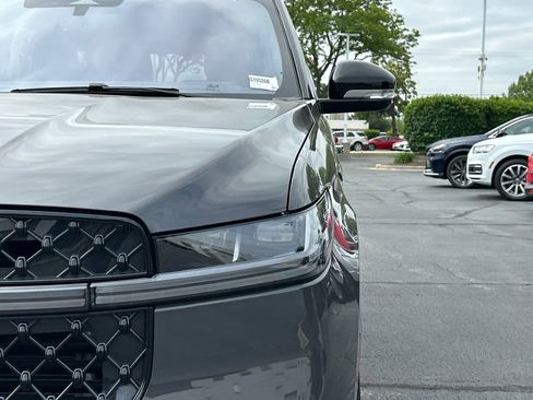 Used 2025 Lincoln Navigator Black Label AWD/4WD image 12