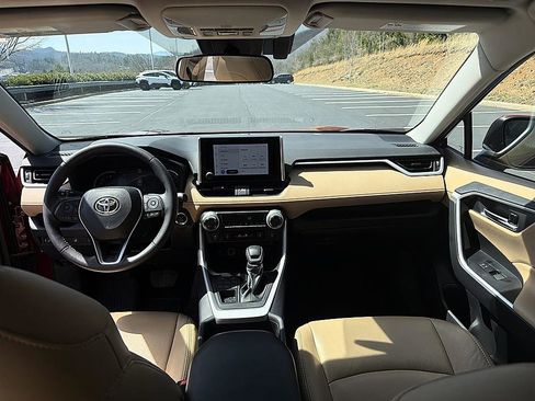 Certified 2023 Toyota RAV4 XLE w/ Convenience Package image 19