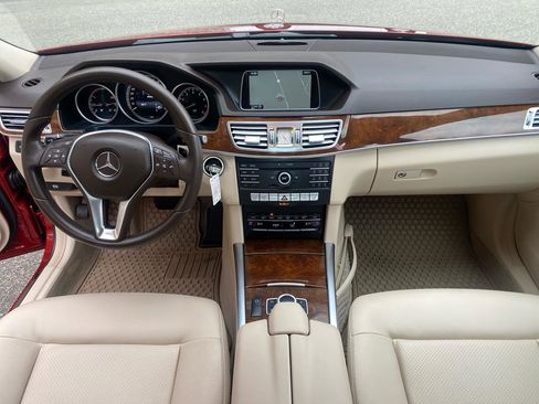 Used 2016 Mercedes-Benz E 350 4MATIC Sedan image 24
