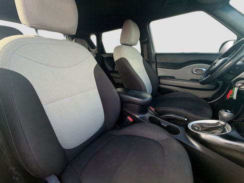 Used 2015 Kia Soul Base image 26