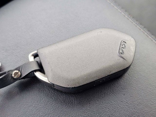 Used 2025 Kia Sorento S FWD image 30