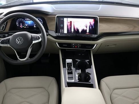 Used 2024 Volkswagen Atlas SE image 10