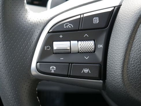 Used 2025 Genesis G70 2.5T image 23