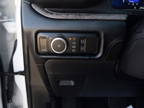 Used 2023 Ford Explorer Platinum w/ Technology Package AWD/4WD image 7