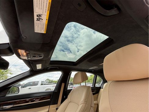 Used 2015 BMW 750Li RWD image 39