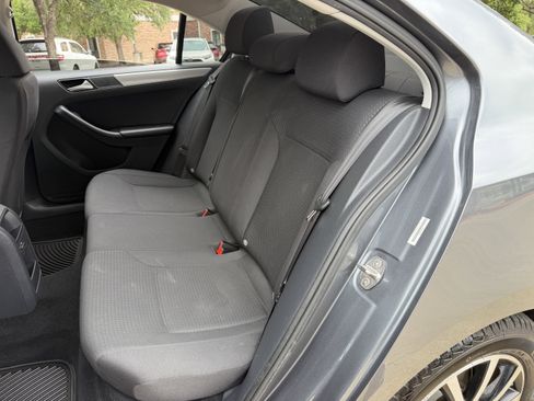 Used 2016 Volkswagen Jetta SE FWD image 19