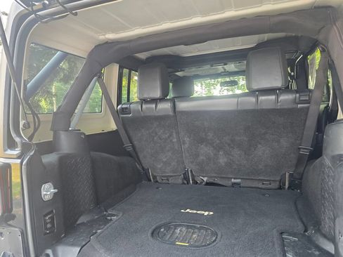 Used 2017 Jeep Wrangler Unlimited Sport w/ Quick Order Package 24S AWD/4WD image 18