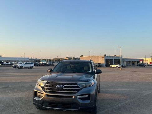 Used 2021 Ford Explorer XLT w/ Equipment Group 202A RWD image 7