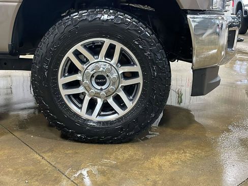 Used 2019 Ford F350 Lariat w/ Lariat Ultimate Package image 4