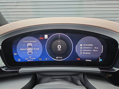 Used 2025 Porsche Macan Electric image 10