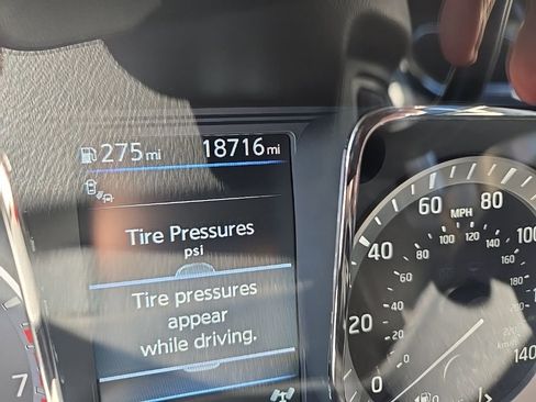 Used 2019 Nissan Titan SV w/ SV Convenience Package image 18