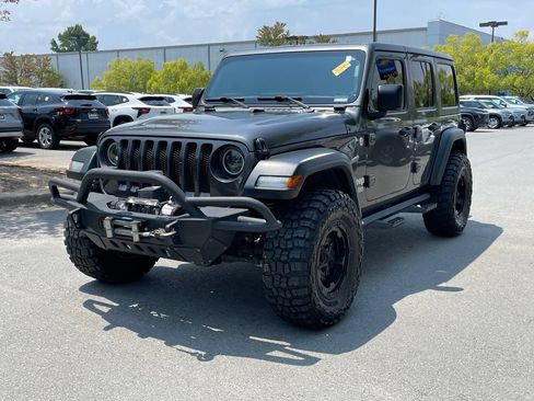 Used 2018 Jeep Wrangler Unlimited Sport S AWD/4WD image 3