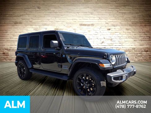 Used 2025 Jeep Wrangler Unlimited Sahara AWD/4WD image 16
