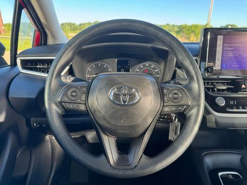Used 2025 Toyota Corolla LE FWD image 7