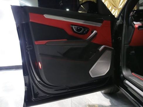 Used 2021 Lamborghini Urus AWD/4WD image 23