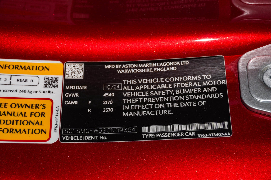 Used 2025 Aston Martin V8 Vantage Coupe RWD image 34
