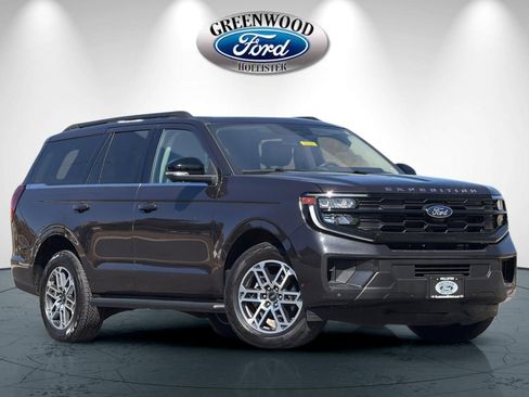 Certified 2025 Ford Expedition Active AWD/4WD image 2