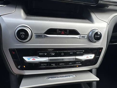 Used 2022 Ford Explorer XLT w/ Equipment Group 202A image 38