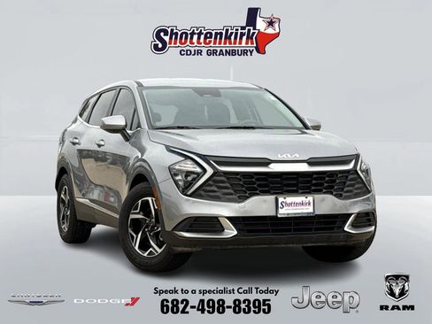 Used 2023 Kia Sportage LX image 1