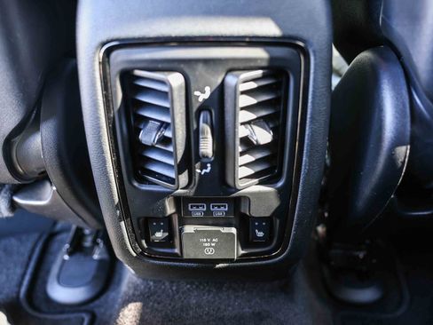 Used 2019 Dodge Durango R/T w/ Technology Group image 6