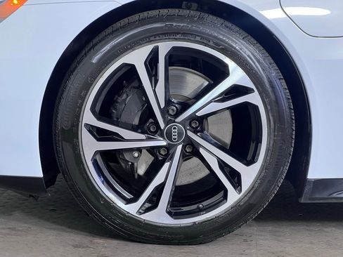 Used 2023 Audi e-tron GT Premium Plus image 12
