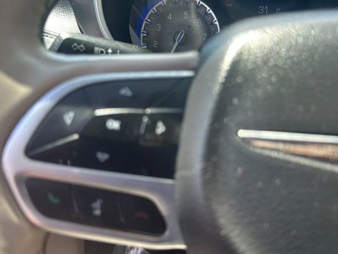Used 2017 Chrysler Pacifica Limited FWD image 35