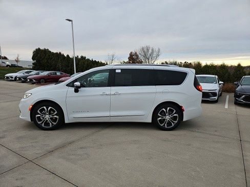New 2026 Chrysler Pacifica Pinnacle image 2