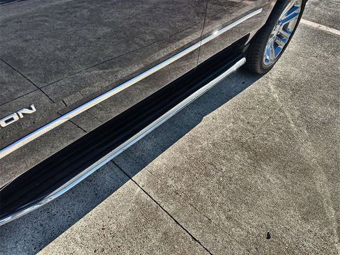 Used 2018 GMC Yukon SLT w/ Premium Edition image 13