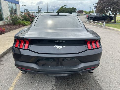 Used 2025 Ford Mustang Coupe RWD image 5