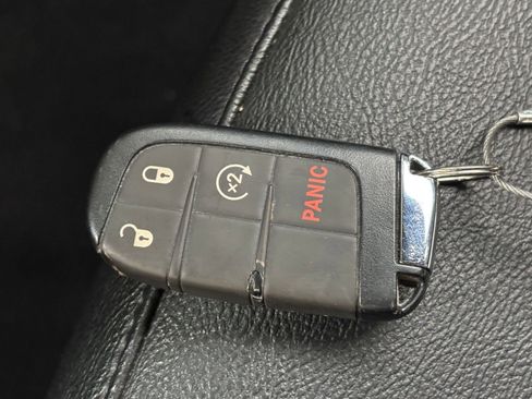 Used 2025 Jeep Compass Limited image 21