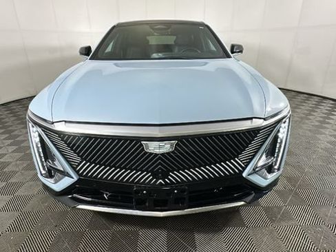 Used 2024 Cadillac Lyriq Luxury AWD/4WD image 7