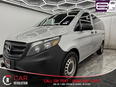 Used 2017 Mercedes-Benz Metris Passenger image 3