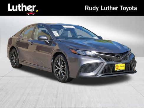 Certified 2023 Toyota Camry SE FWD image 1