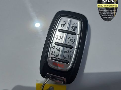 Used 2023 Chrysler Pacifica Touring-L FWD image 34