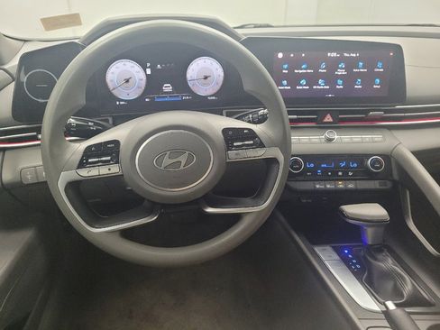 Used 2024 Hyundai Elantra SEL FWD image 22