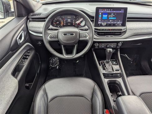 Used 2024 Jeep Compass Latitude image 20