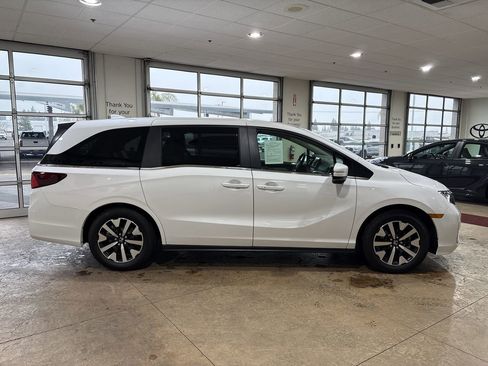Used 2025 Honda Odyssey EX-L image 3